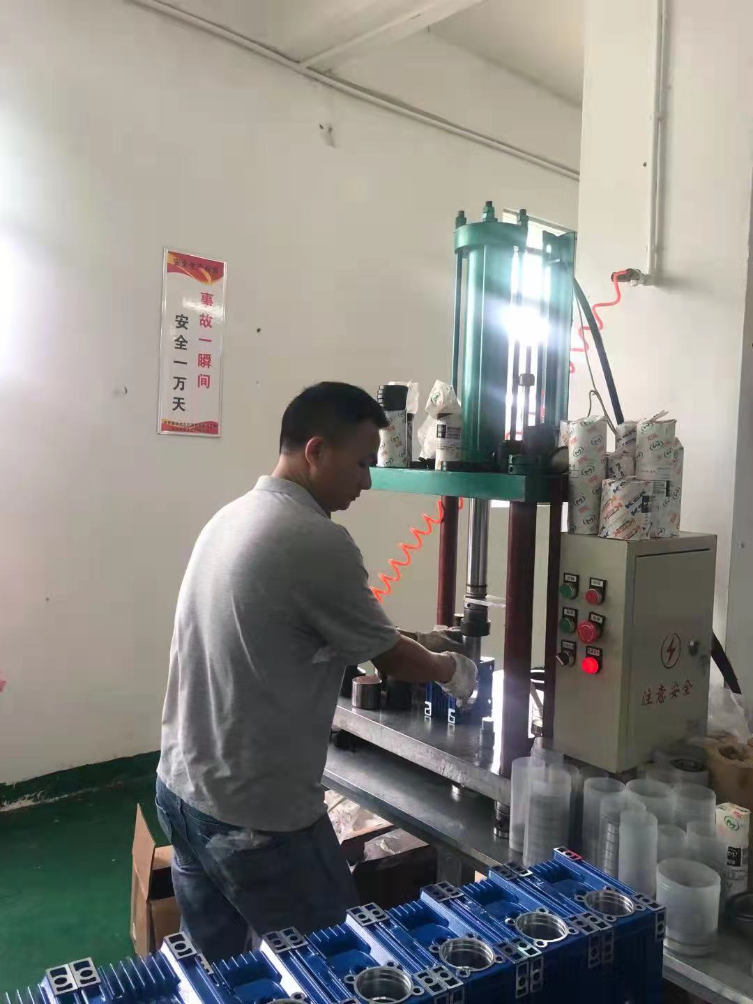 永坤電機(jī)三相異步電動機(jī)